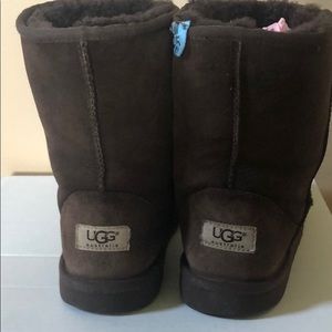 ClassicUGGs-US6.  Pro-cleaned.